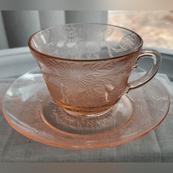 Dogwood Blossom cup & saucer. Vintage Pink Depression glass. Perfect & so pretty - Picture 1 of 4